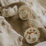 Baby's First pacifier​ 4-pack - Floral heart - Cream - Image 2